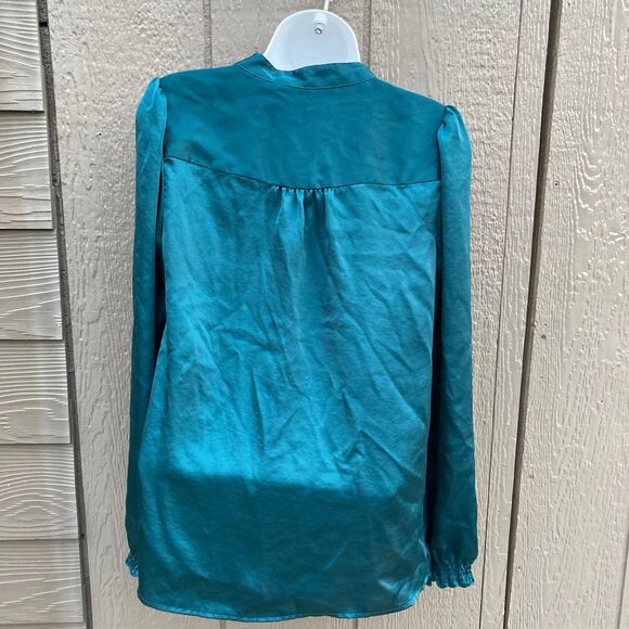 Ann Taylor loft women’s XS long sleeve green with blue hue top - Picture 2 of 2